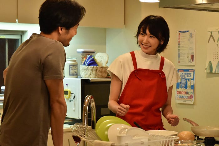 大谷亮平、新垣結衣「逃げるは恥だが役に立つ」第2話・場面カット(C)TBS