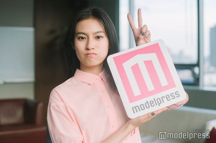 モデルプレスのインタビューに応じた恒松祐里(C)モデルプレス