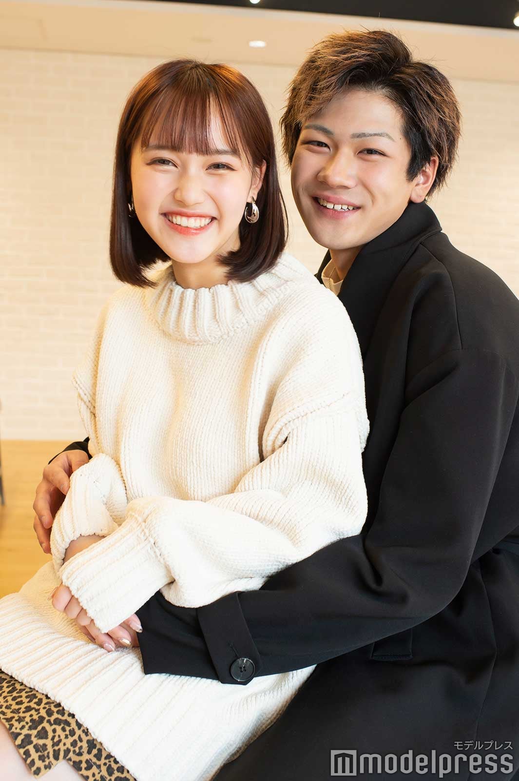 西綾乃、三島啓史 （C）モデルプレス