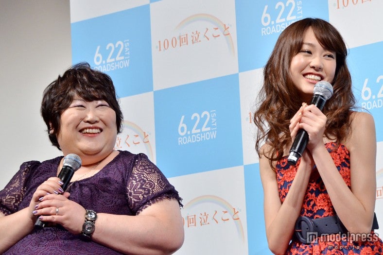 恋愛カウンセラー・羽林由鶴氏（左）、桐谷美玲（右）