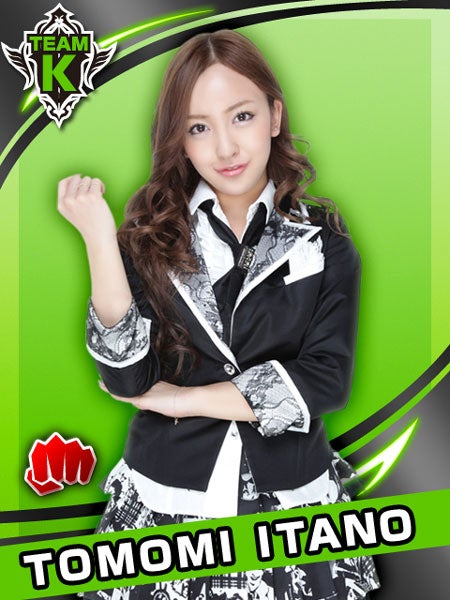 板野友美のカード写真／(C）AKS　(C)GREE, Inc./Ateam Inc.