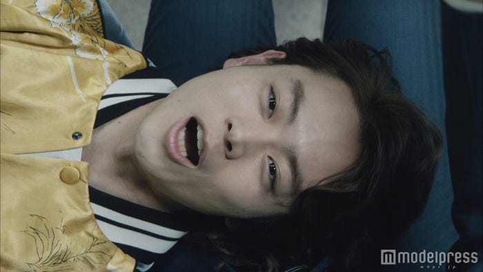 菅田将暉/「オトコのネット予約-耳かき」篇より