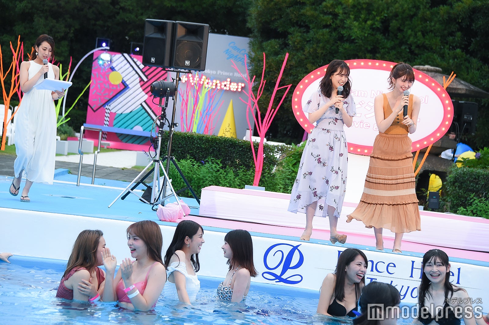 プール開きの様子 （C）モデルプレス