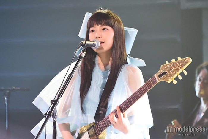 Miwa シースルーの 羽衣 衣装でキュートに熱唱 笑顔弾ける 紅白本番 モデルプレス Miwa シースルーの 羽衣 衣装でキュートに熱唱 笑顔弾ける 紅白本番 モデルプレス