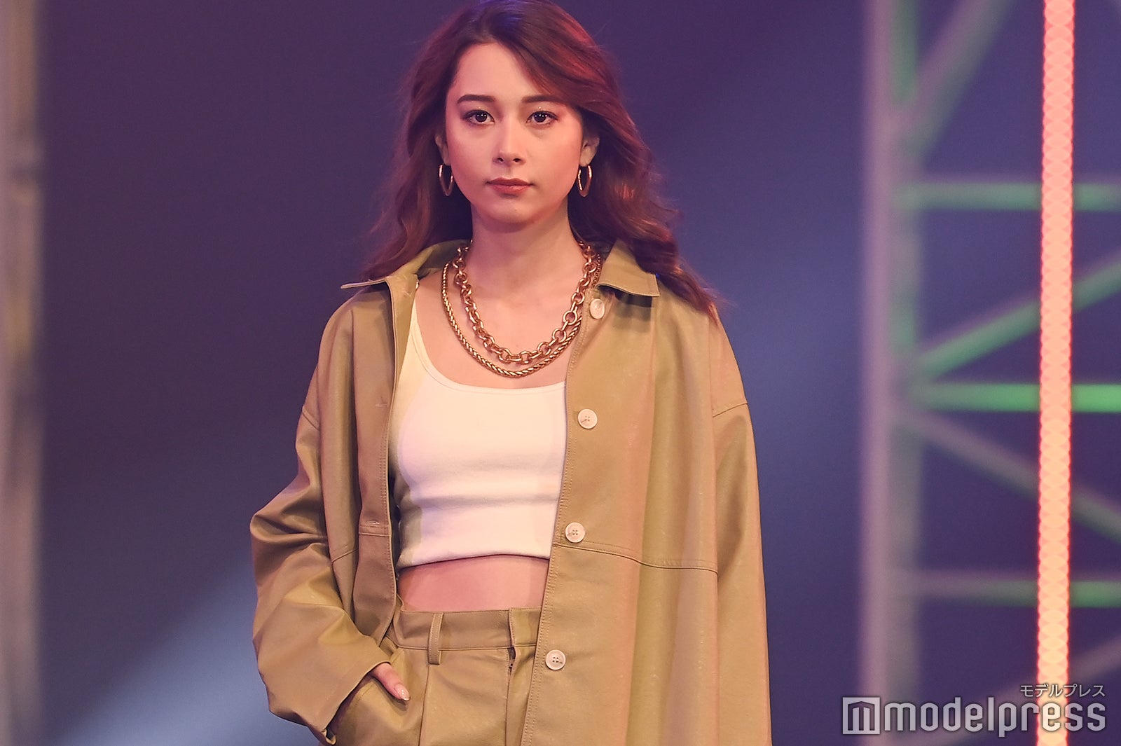 Niki、ほっそりくびれチラリ “大人かっこいい”着こなし＜TGC2020A／W ONLINE＞