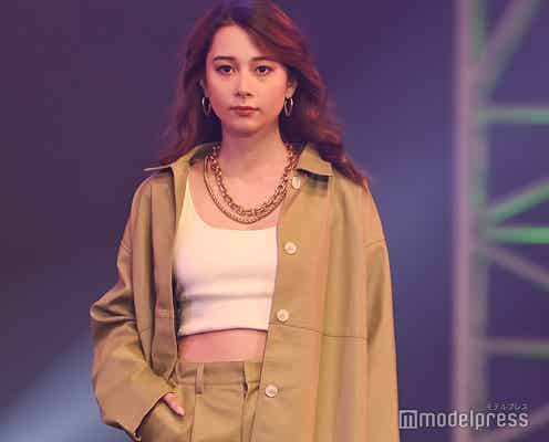 Niki、ほっそりくびれチラリ “大人かっこいい”着こなし<TGC2020A/W ONLINE>