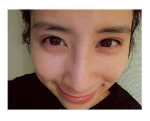 ラブリ、すっぴん披露 透明美肌に絶賛の声