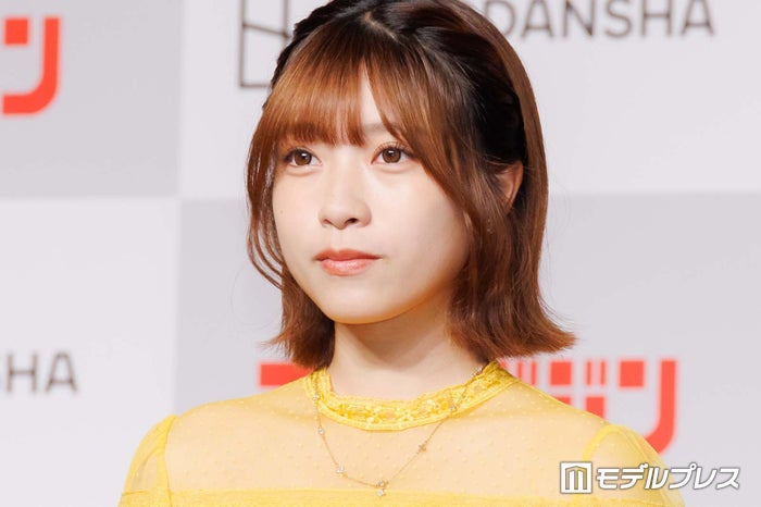 「ミスマガジン2022」受賞・三野宮鈴、ほっそりウエスト大胆披露 登山ショットに「美しすぎる」「素敵」の声