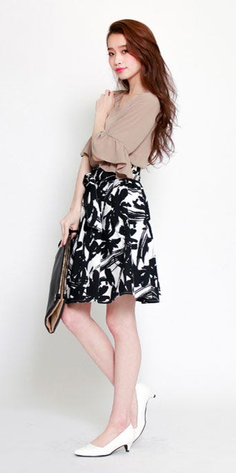 エアリージョーゼットフリル袖ブラウス「salus」1,690円(税込)