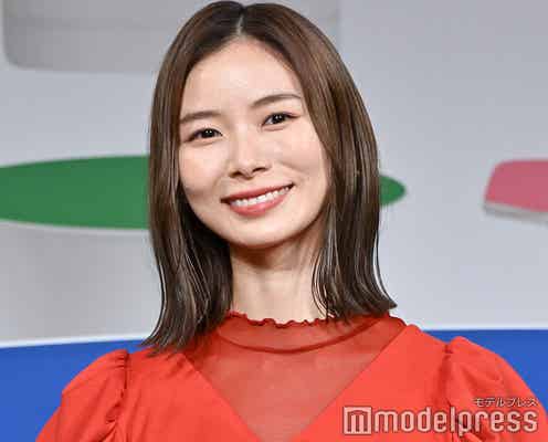 朝日奈央、スラリ美脚際立つ秋衣装ショット公開「完璧スタイル」「綺麗すぎる」の声