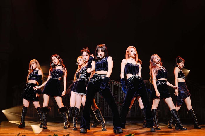 Kep1er(左から)マシロ、ダヨン、ヒュニンバヒエ、ヨンウン、ヒカル、シャオティン、チェヒョン、イェソ、ユジン/撮影:上山陽介、木村泰之(提供写真)