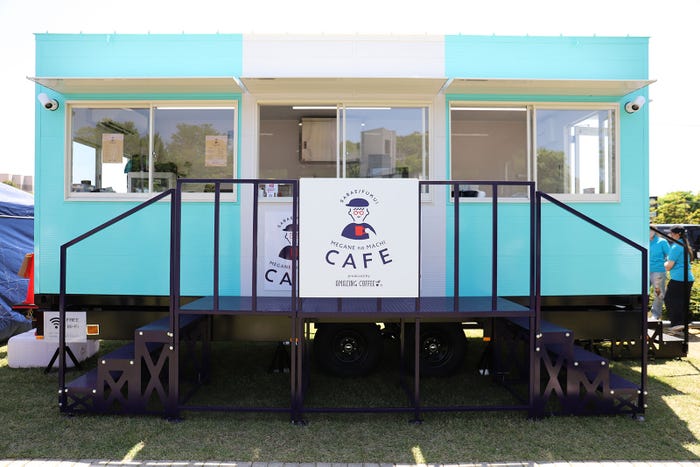 「MEGANE no MACHI CAFE」(C)「MEGANE no MACHI CAFE」produced by AMAZING COFFEEオープニングセレモニー