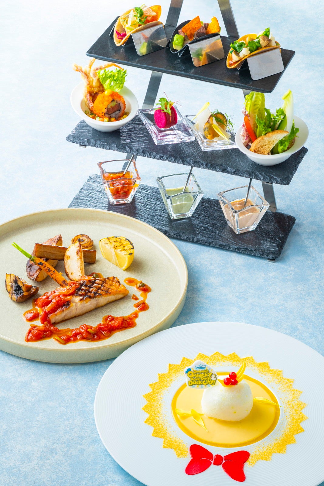 ディズニーアンバサダーホテル「ディズニー・パルパルーザ“ドナルドのクワッキー・ダック！ダック！ダックシティ！”」エンパイア・グリル・ランチ（C）Disney