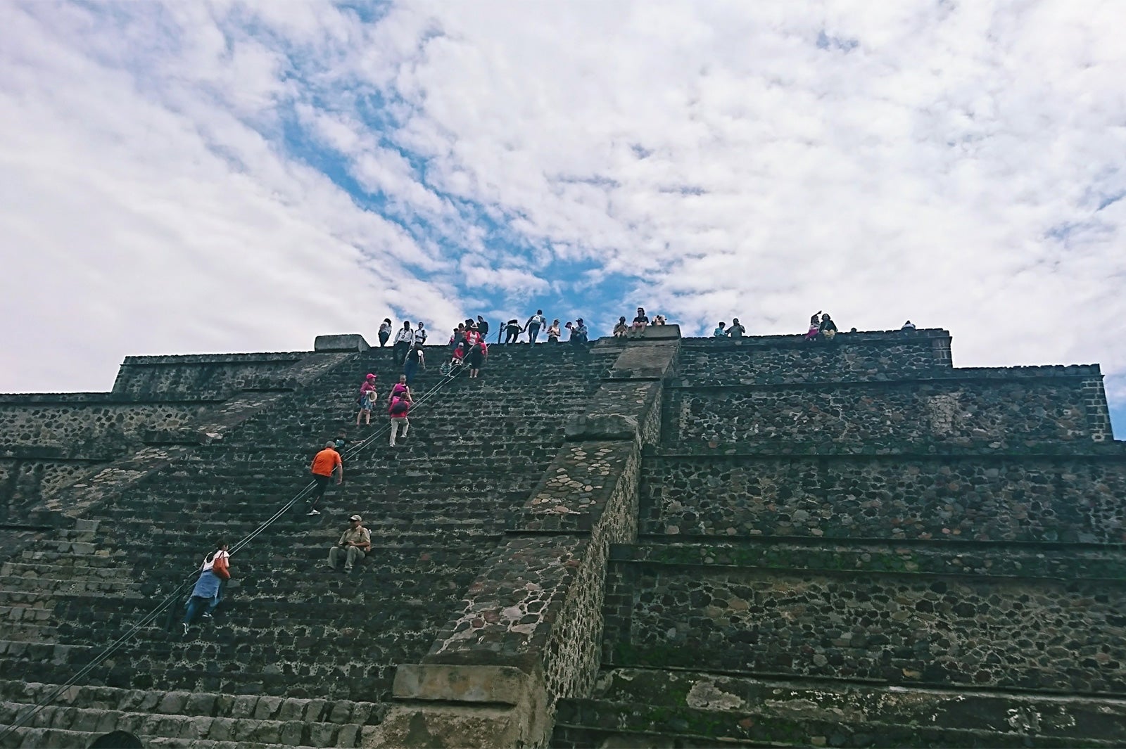 月のピラミッド／画像提供：所属事務所