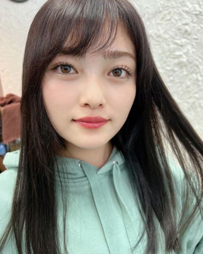 井上咲楽、黒髪ヘアにイメチェンでファン絶賛「美人すぎる」「似合ってる」と反響