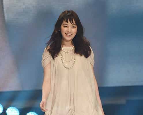 前髪バッサリの筧美和子、ふんわりワンピでガーリーな魅力全開<東京ランウェイ 2015 SPRING/SUMMER>