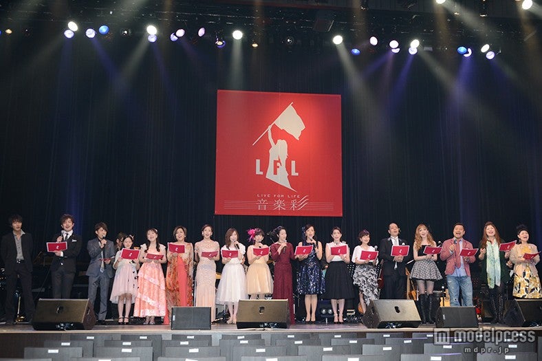 （左から）伊達剛志、Hide-c、岡本修、井上あずみ＆ゆーゆ、柴田智子、蘭乃はな、森口博子、松本伊代、坂本冬美、早見優、知念里奈、安倍なつみ、平原誠之、Meg、ダイナマイトしゃかりきサ～カス