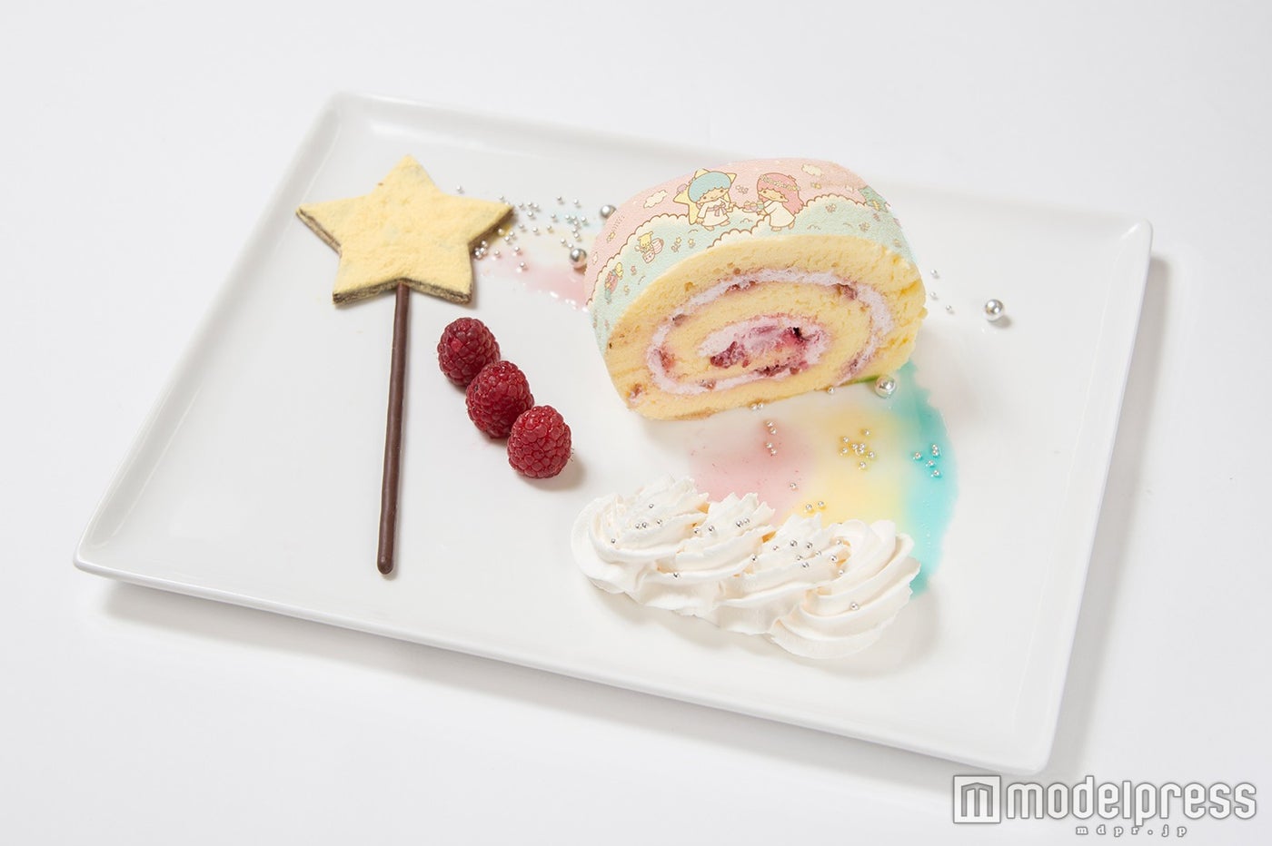 「星のステッキから出てきた魔法のロールケーキ」￥980（税抜）（C）1976，2016 SANRIO CO．，LTD．APPROVAL No．SP562380