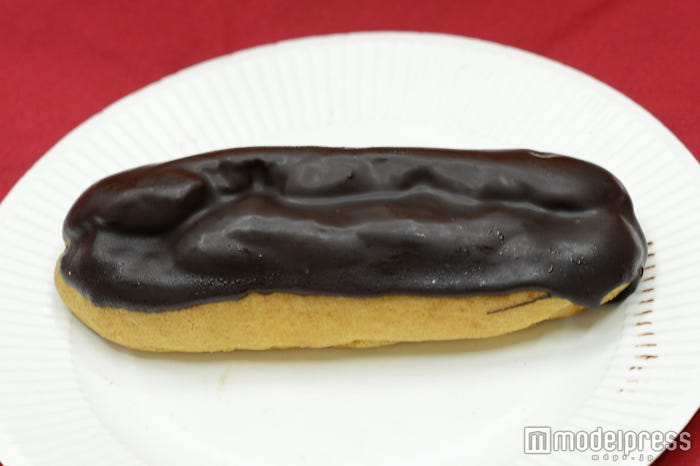 「カスタードクリームエクレア」135円(税込)(C)モデルプレス