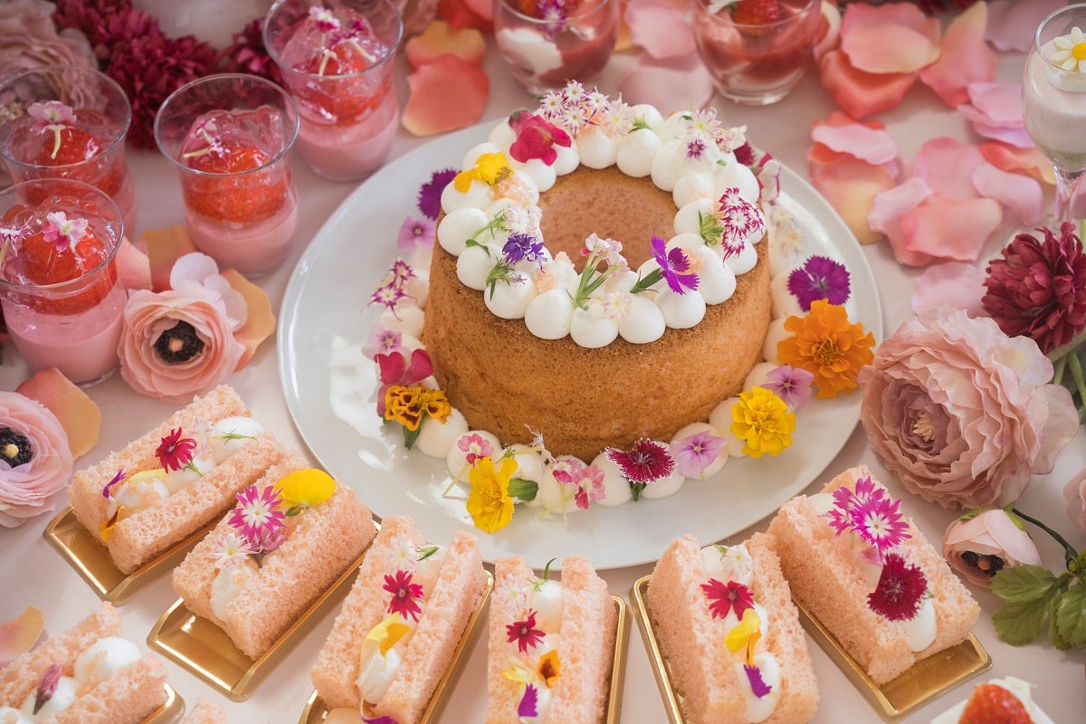 ストロベリー・シークレットガーデン スイーツビュッフェ／画像提供：ヒルトン福岡シーホーク