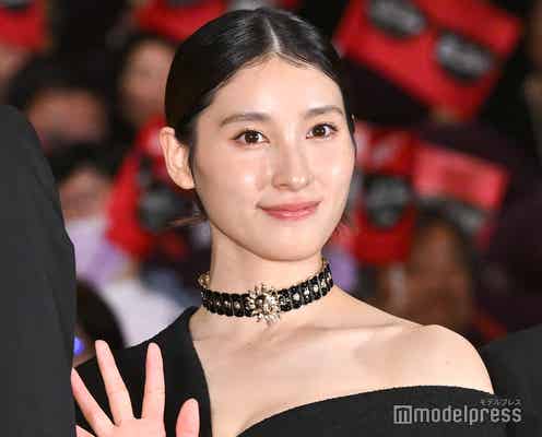 土屋太鳳、大胆カットドレスで美ウエスト披露「セクシー」「上品で素敵」と絶賛の声