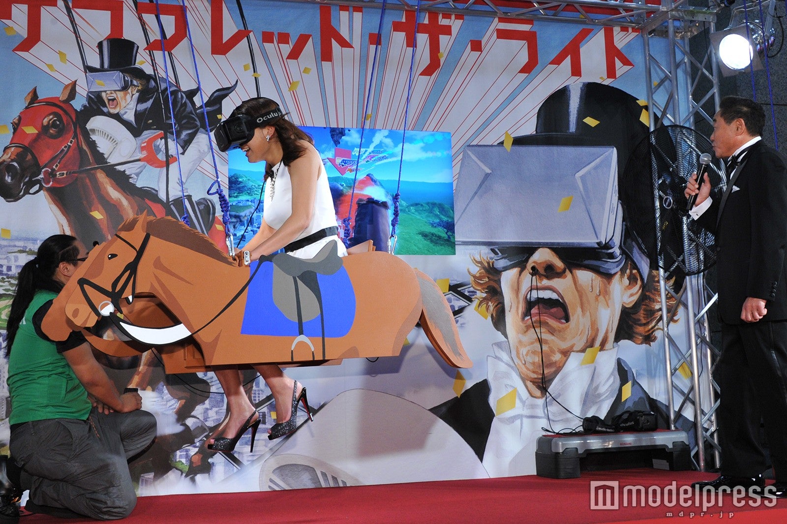 アトラクションに挑戦する久松郁実（C）モデルプレス