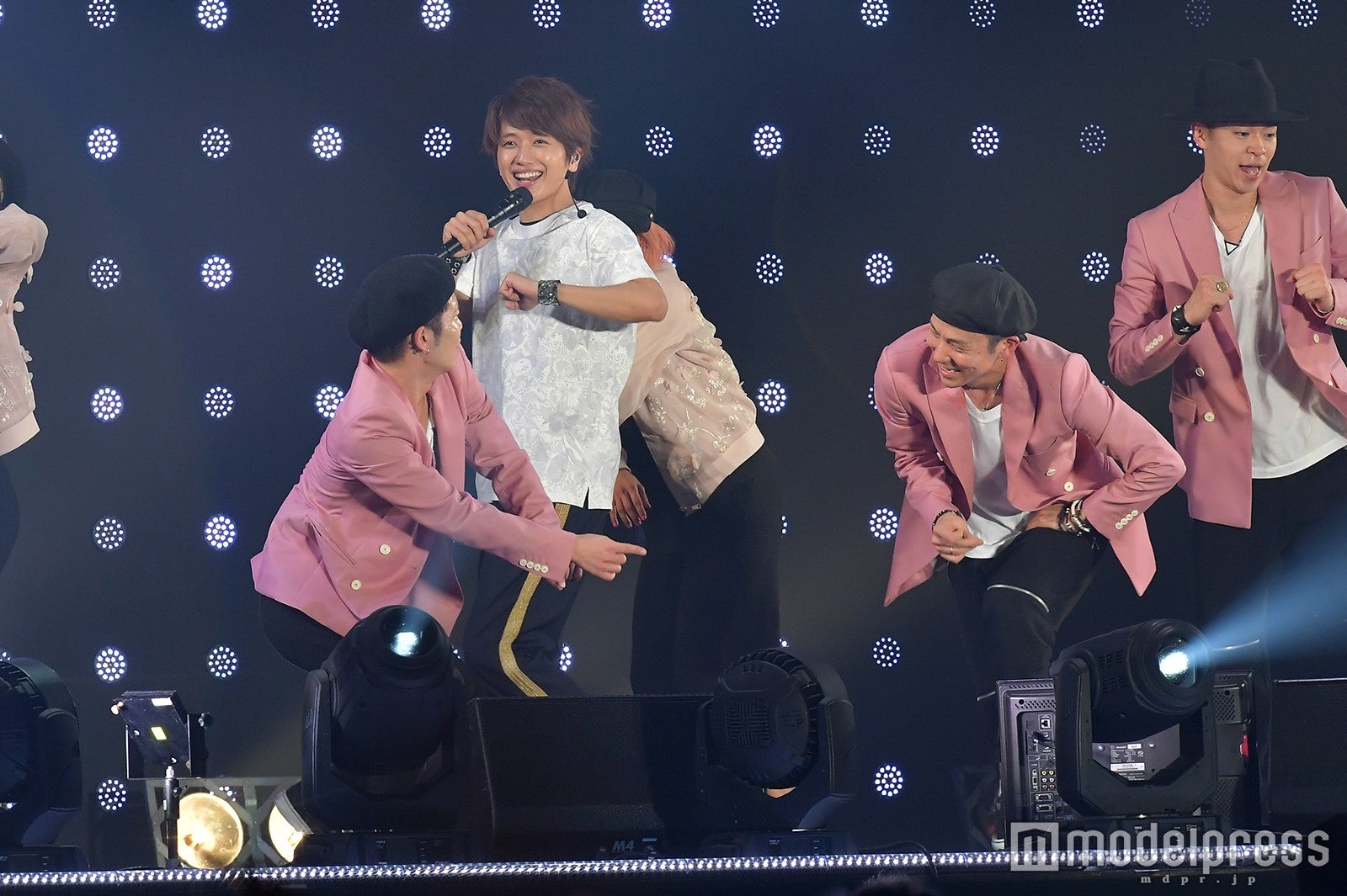Nissy 西島隆弘 7色の風船と空から登場 大トリで会場のテンション最高潮に モデルプレス Nissy 西島隆弘 7色の風船と空から登場 大トリで会場のテンション最高潮に モデルプレス