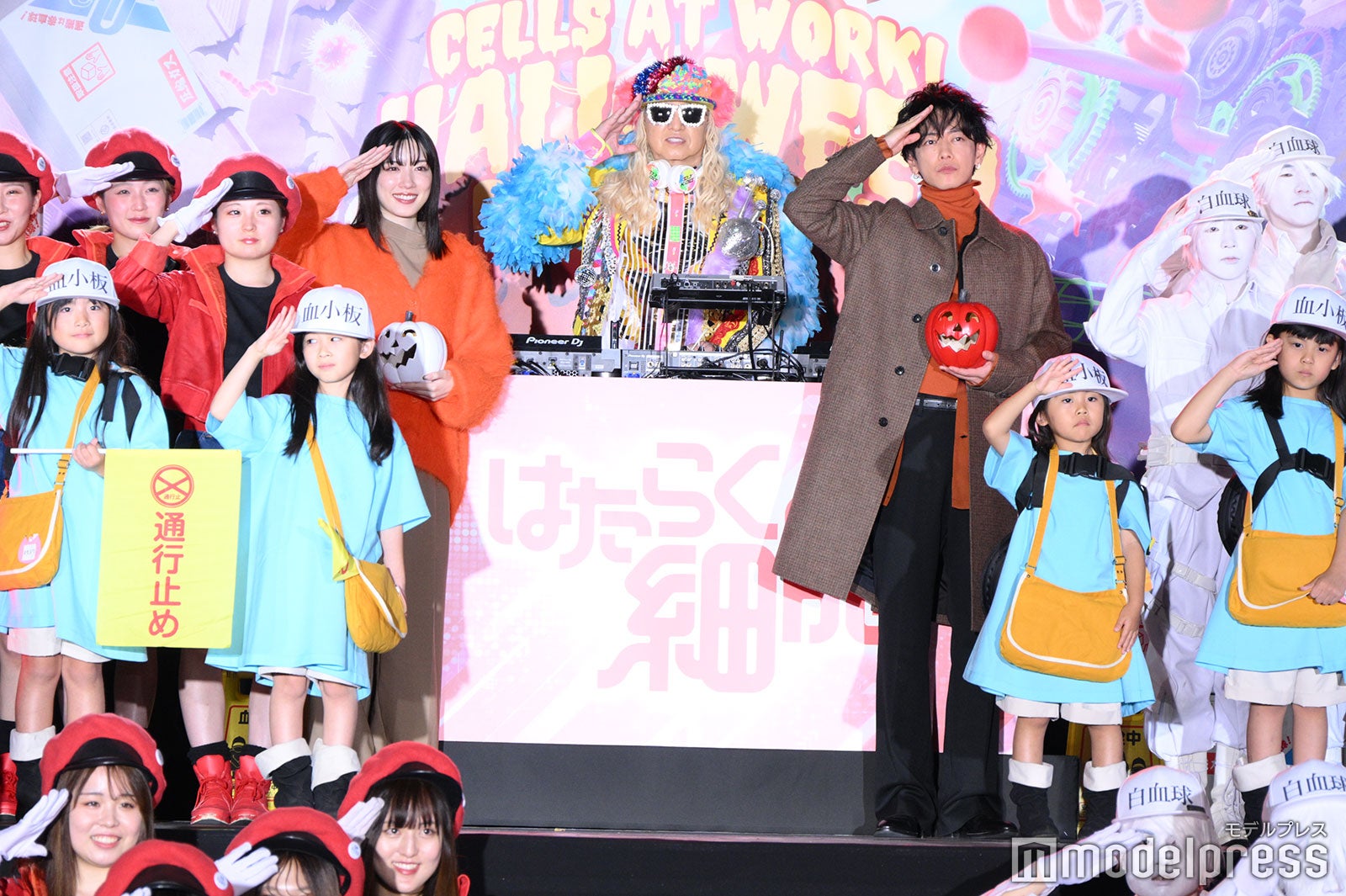 永野芽郁、DJ KOO、佐藤健（C）モデルプレス