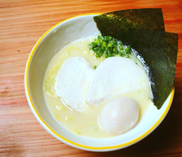 鶏白湯塩らーめん 850円／画像提供：KINKA FAMILY JAPAN