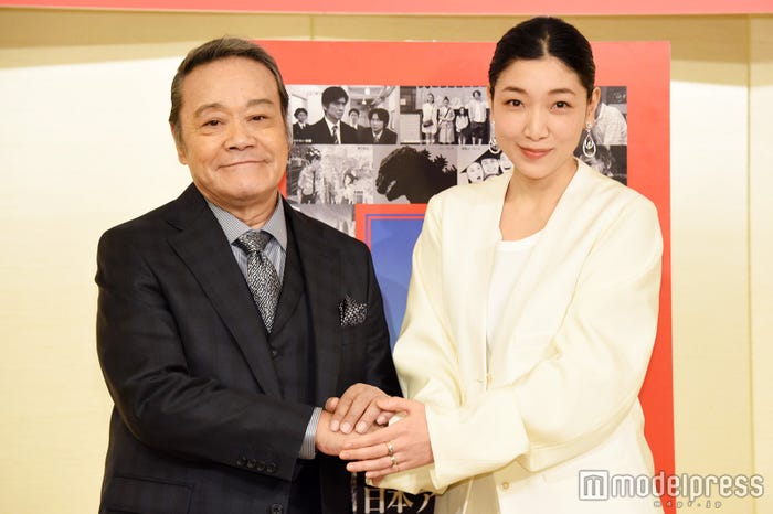 司会の西田敏行と安藤サクラ(C)モデルプレス