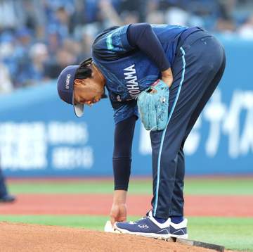 DeNA・ビドが2回8失点KO 悪夢の初回7失点 阪神打線にガルシアに2戦連発3ランなど打者一巡の猛攻許し1イニングで43球費やす