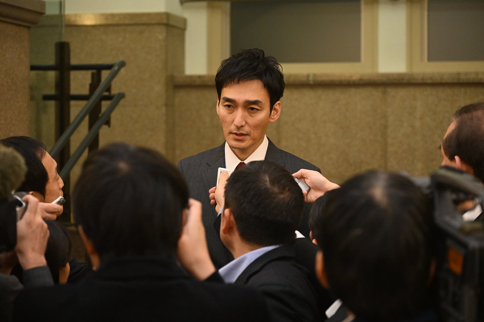 草なぎ剛「罠の戦争」第9話より（C）カンテレ