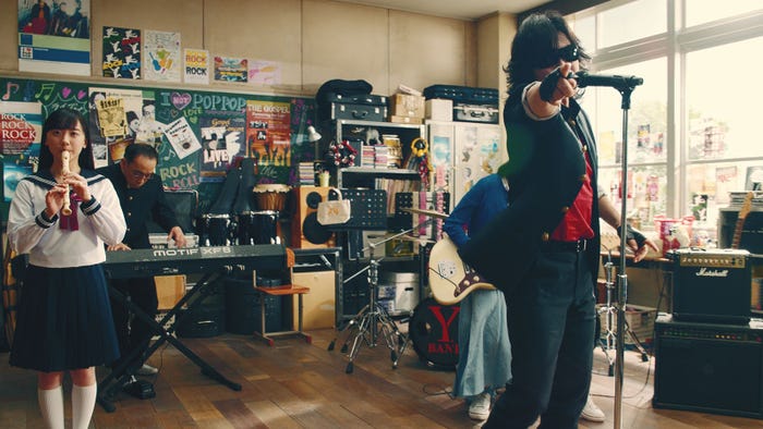 新CMより (提供写真)