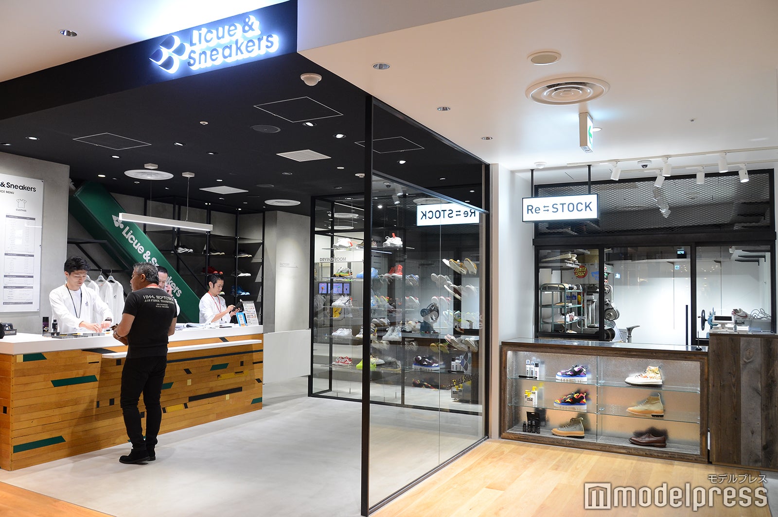 Licue ＆ Sneakers、Re STOCK（C）モデルプレス