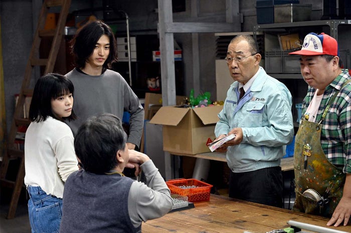 風間杜夫、岸井ゆきの、山崎賢人、でんでん、塚地武雅「アトムの童」第2話より(C)TBS