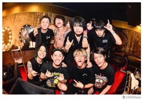 ワンオクTaka、ELLEGARDENとの豪華ショット公開「バンドやっててよかった」