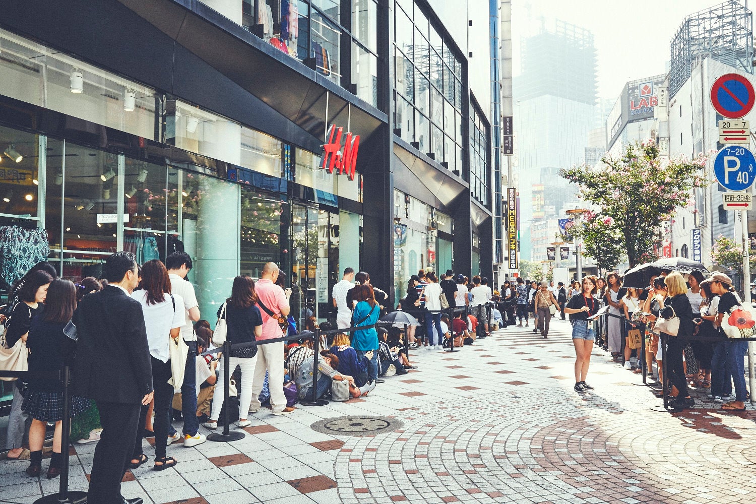 「Namie Amuro x H＆M」発売日の様子（提供写真）