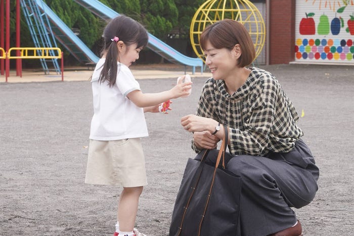 加藤柚凪、上野樹里「監察医 朝顔」第8話より(C)フジテレビ