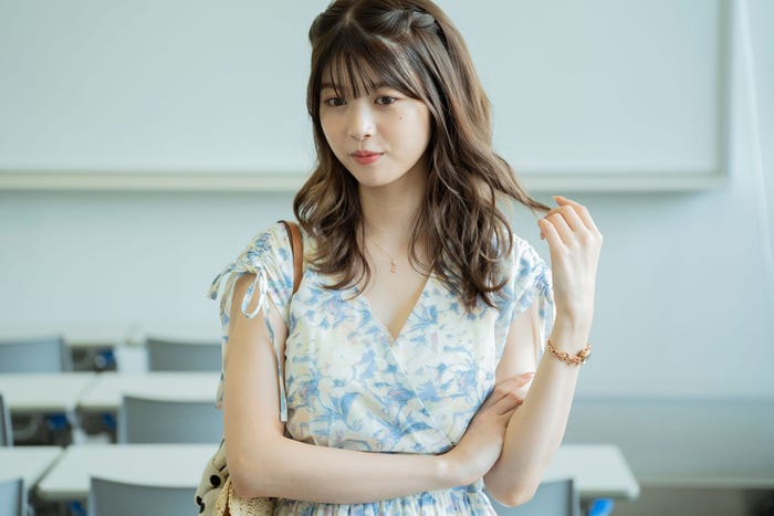 馬場ふみか(C)秋★枝/集英社・2022 映画「恋は光」製作委員会