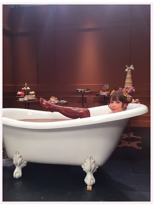 スラリと美脚を披露／中川翔子オフィシャルブログより（Ameba）