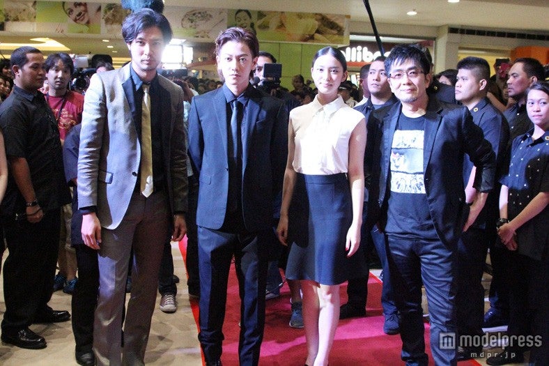 （左から）青木崇高、佐藤健、武井咲、大友啓史監督