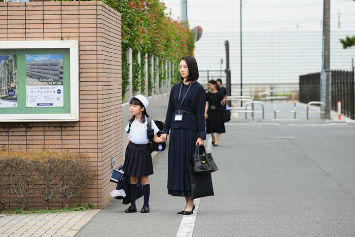 池村碧彩、波瑠「フェイクマミー」第8話(C)TBS
