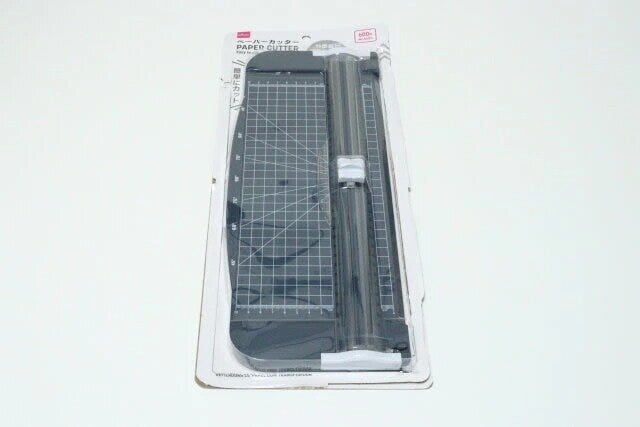ダイソー　ペーパーカッター（分度器付）　パッケージ