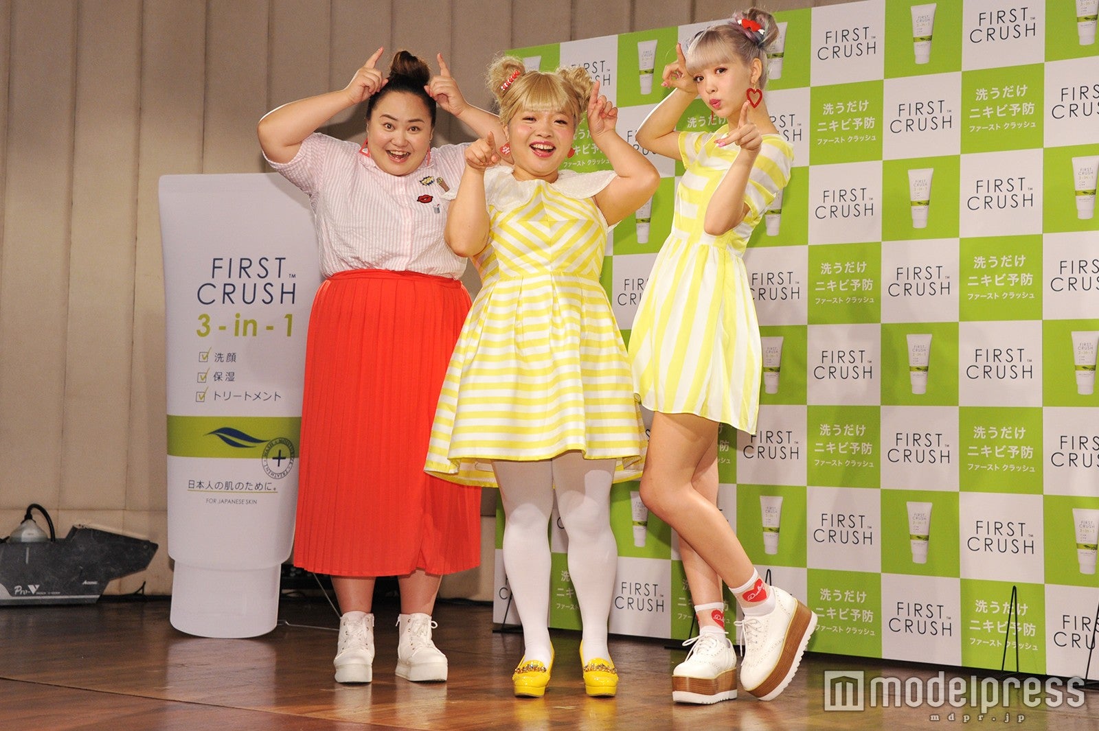 （左から）ゆいP、オカリナ、藤田ニコル（C）モデルプレス