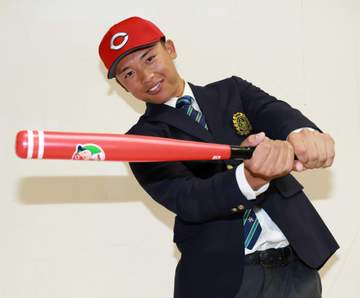 広島1位の亜大・山里「全力疾走が僕の持ち味。1球たりとも気の抜くようなプレーは引退するまでする気はない」【一問一答】