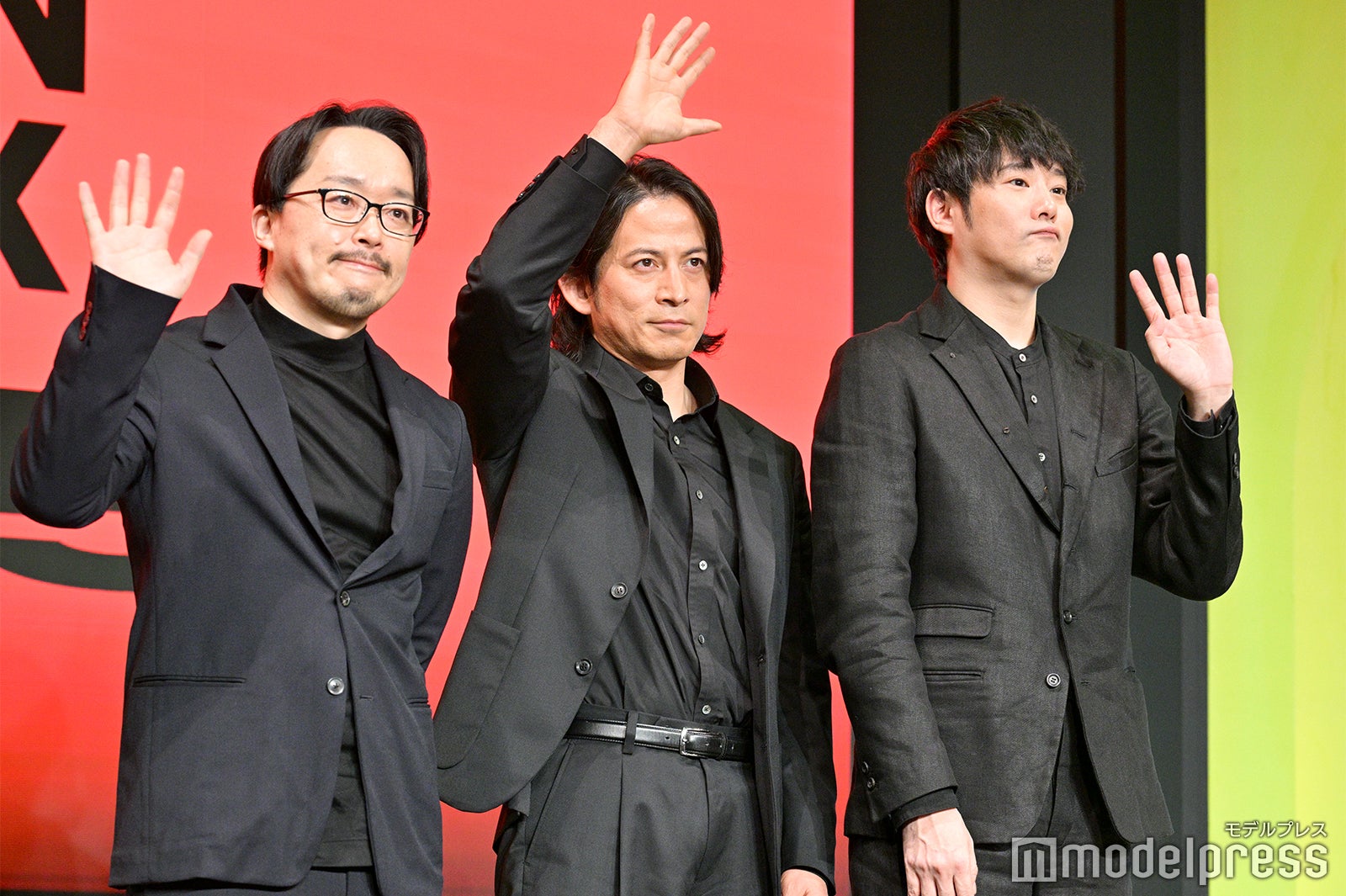 髙橋信一氏、岡田准一、藤井道人監督（C）モデルプレス
