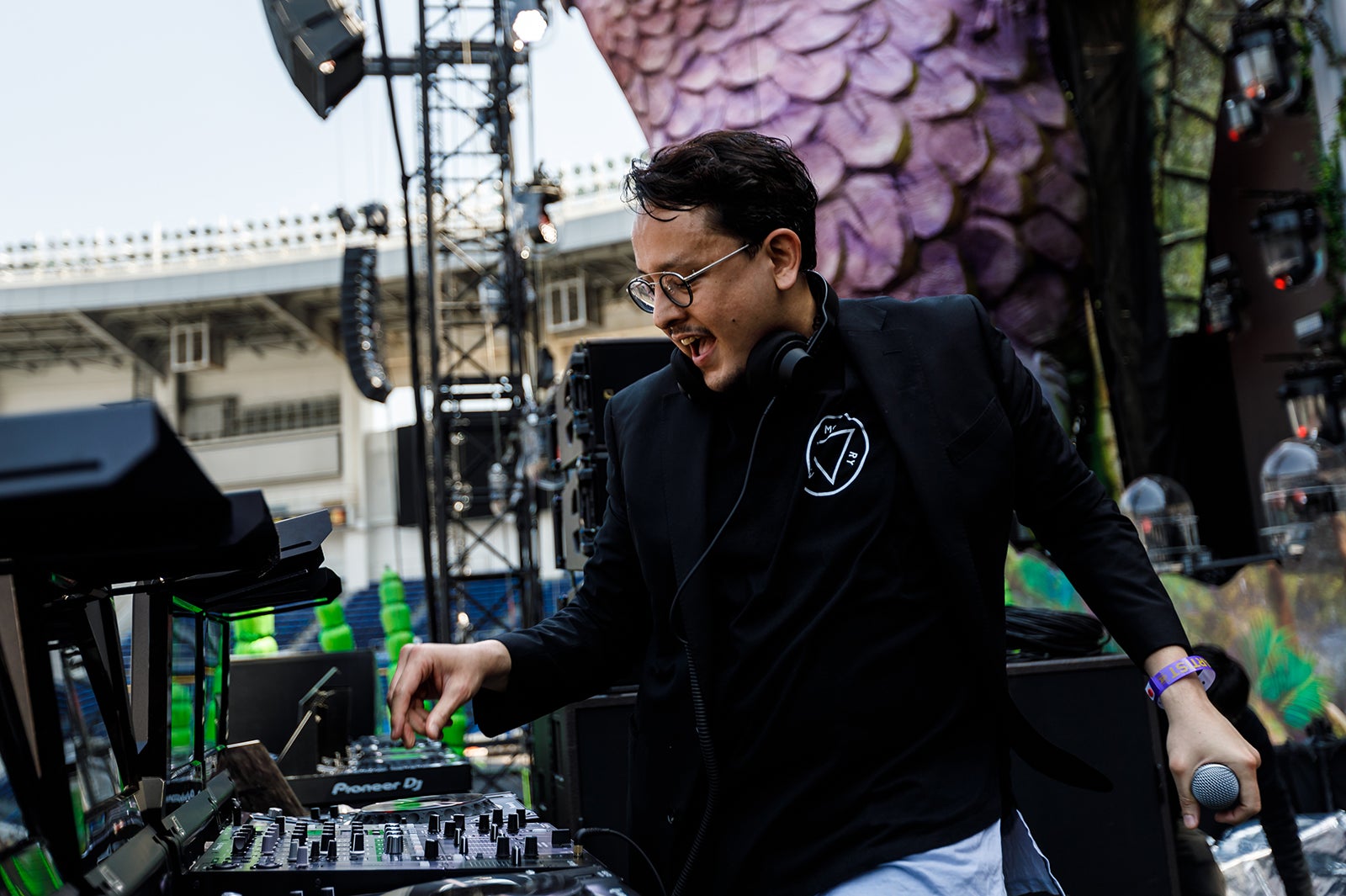 （C）Tyler-Hill-for-Insomniac-4