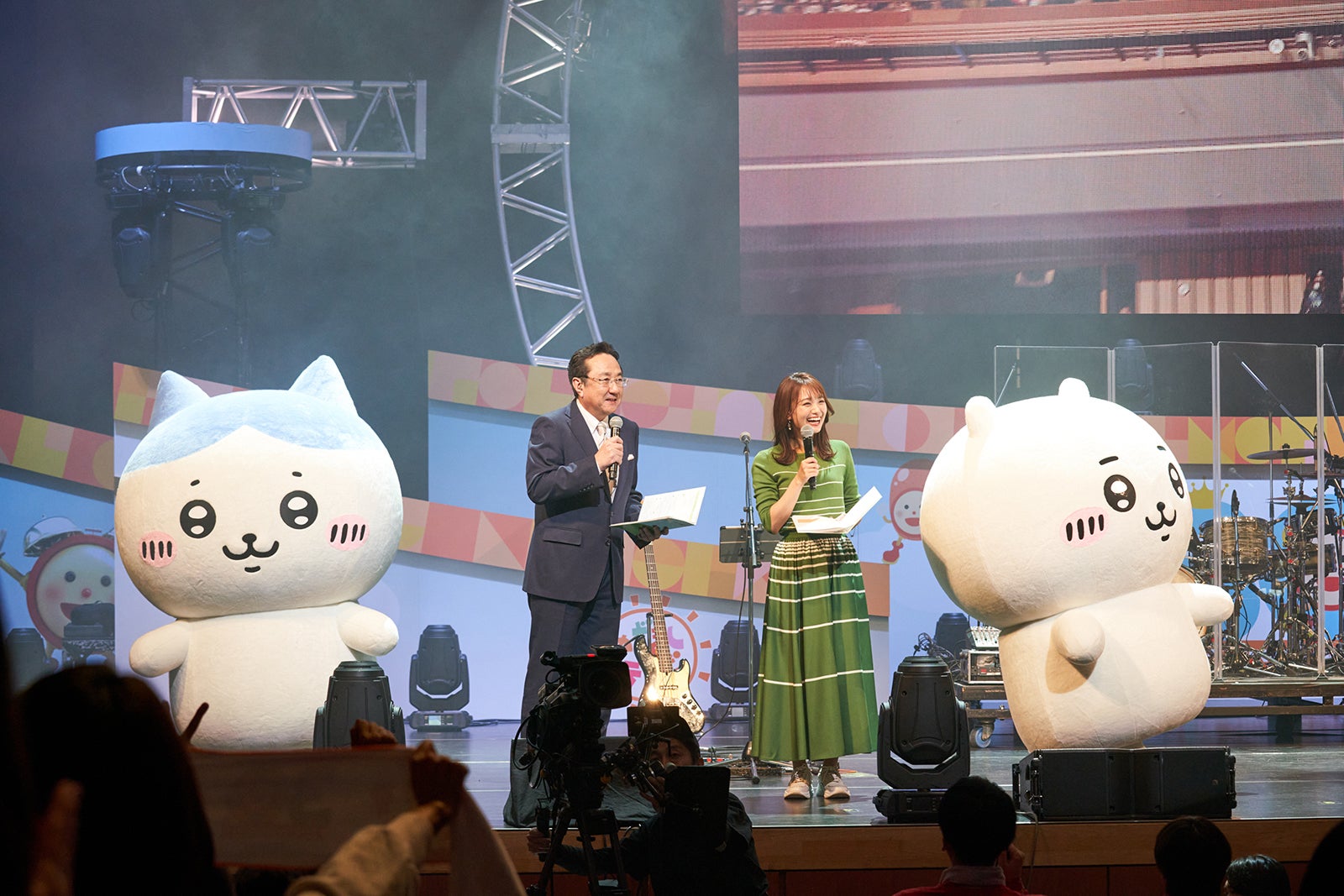 ハチワレ、三宅正治アナウンサー、井上清華アナウンサー、ちいかわ（提供写真）