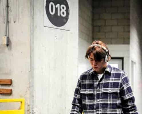 山本由伸 チェックのシャツ&金のヘッドフォン装着で球場入り 激レアなバス車内の様子も 大一番へ緊張感漂う