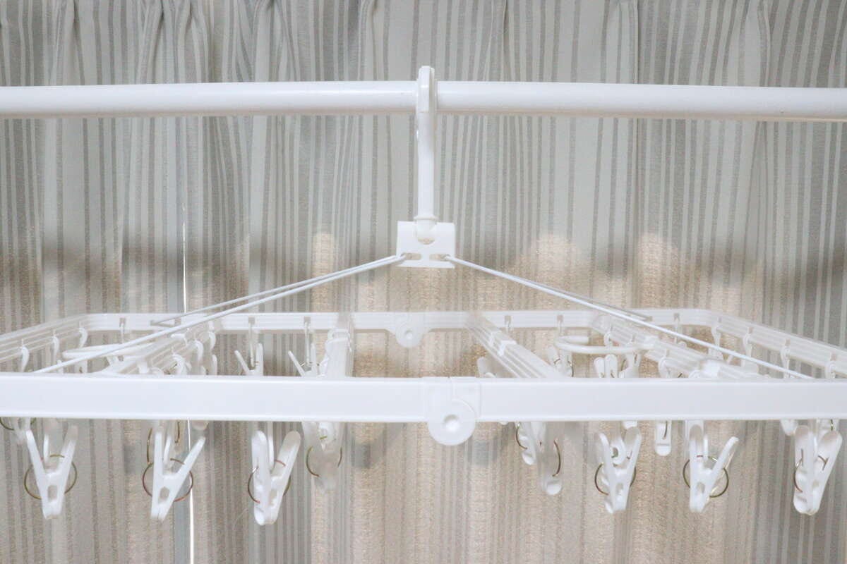 ダイソーのピンチハンガー（低い竿対応、42個）の全体